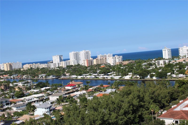 Condo for sale at The Tower at Port Royale 2007