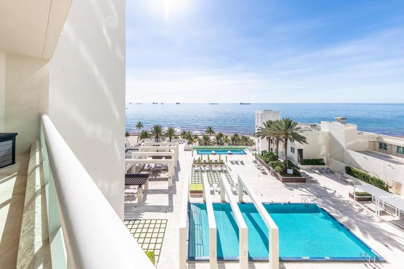 Condo for sale at Las Olas Beach Club 1104