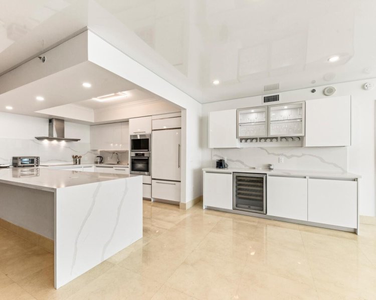 Condo for sale at Las Olas Beach Club 1104