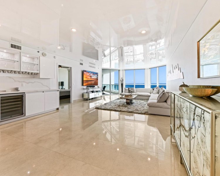 Condo for sale at Las Olas Beach Club 1104
