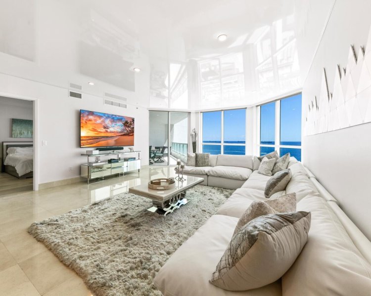 Condo for sale at Las Olas Beach Club 1104