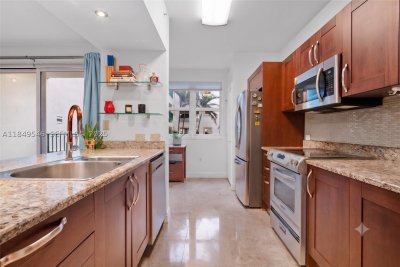 Comprar apartamento no Turnberry Village South 212