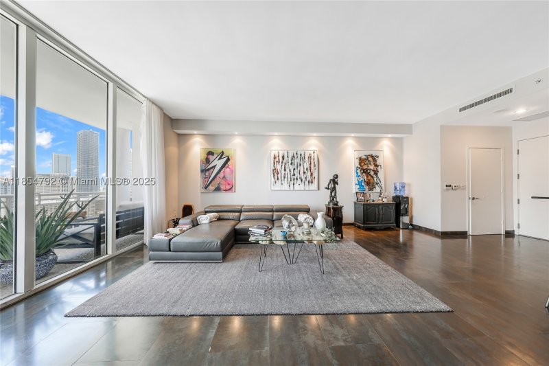 Comprar apartamento no Carbonell 3002