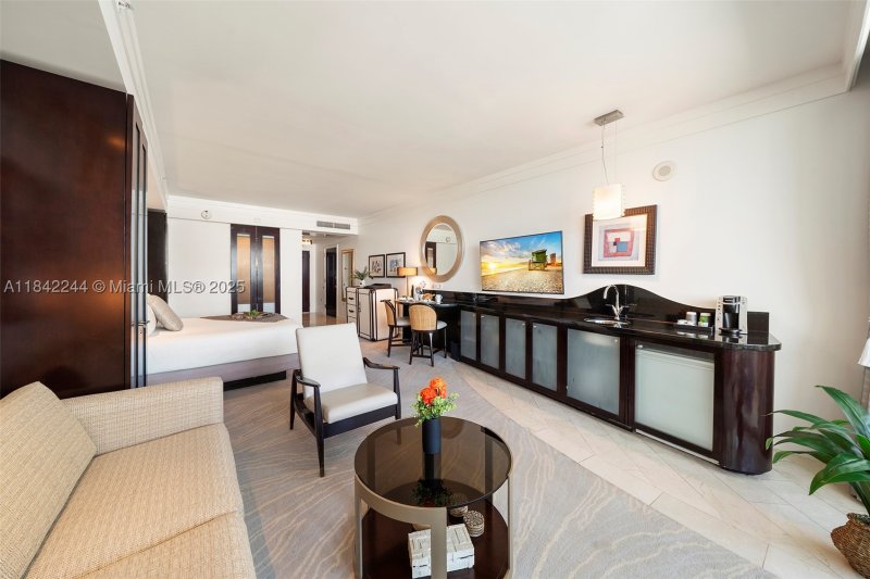 Apartment for rent at Fontainebleau III 802