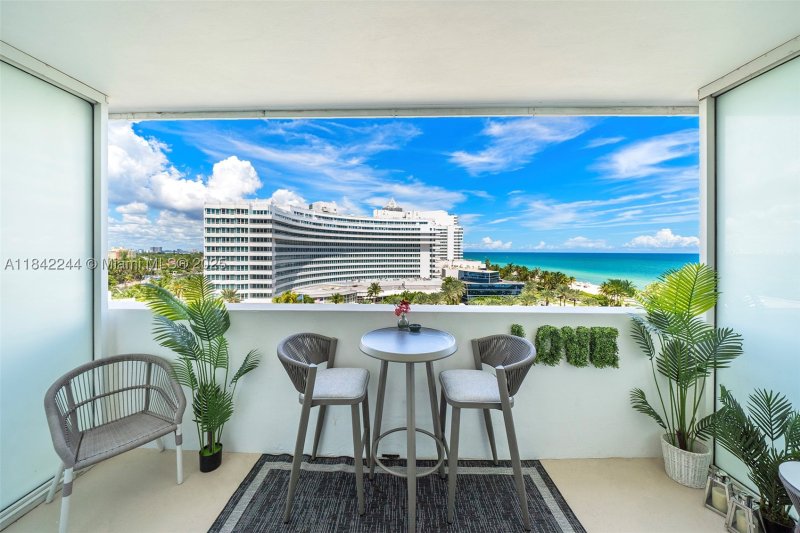 Apartment for rent at Fontainebleau III 802