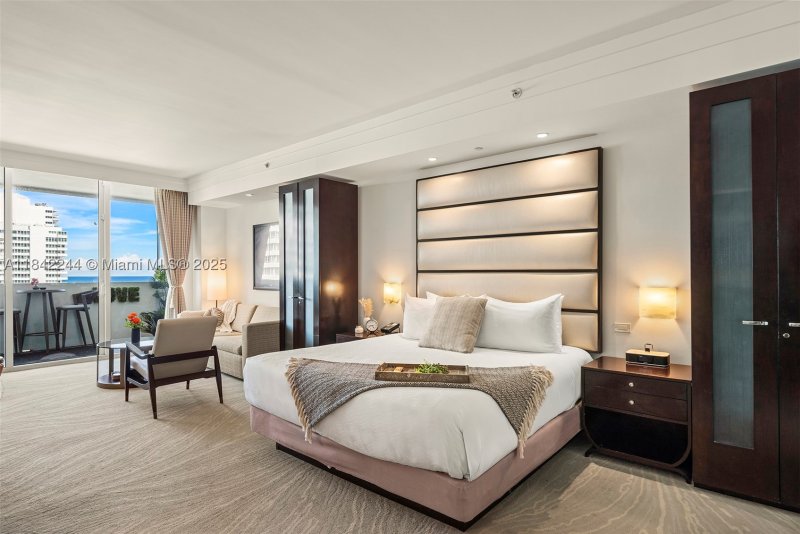 Apartment for rent at Fontainebleau III 802