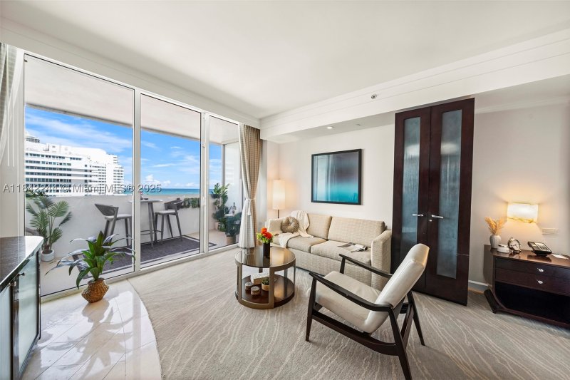 Apartment for rent at Fontainebleau III 802