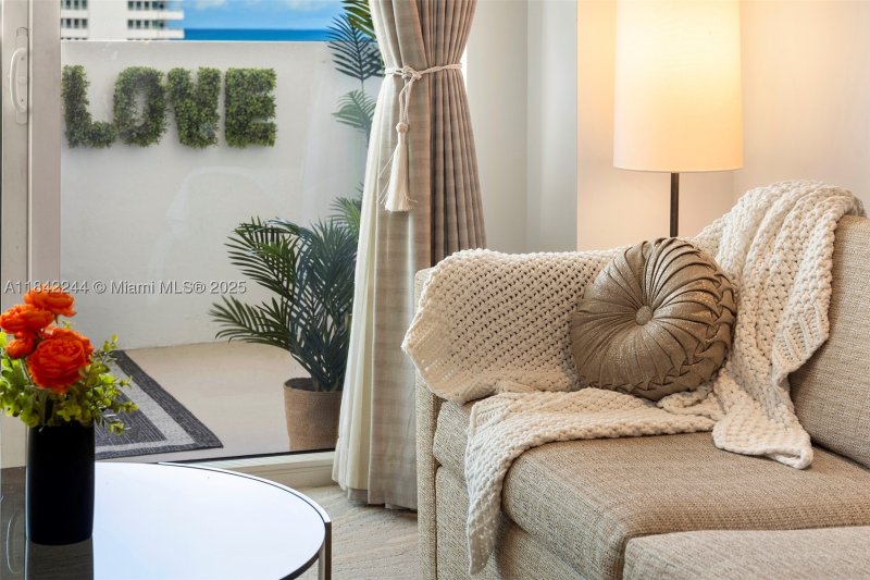 Apartment for rent at Fontainebleau III 802