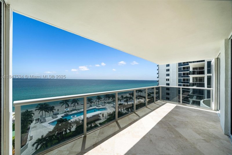 Aluguel de apartamento no Ocean Two 704