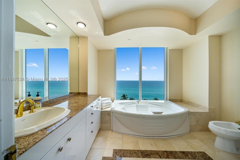 Aluguel de apartamento no Ocean Two 704