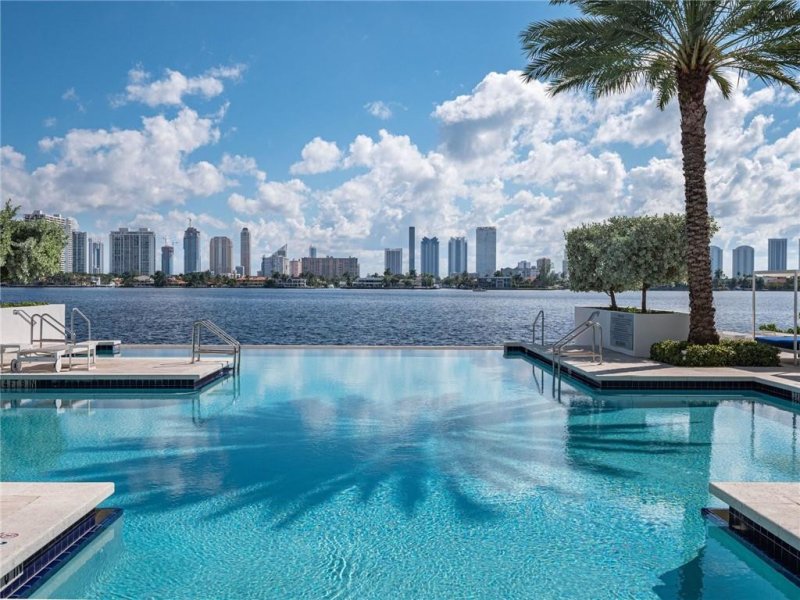 Condo for sale at Marina Palms Yacht Club 2105 + 1 BOA