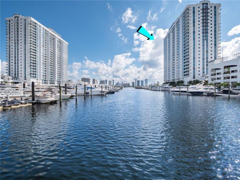 Condo for sale at Marina Palms Yacht Club 2105 + 1 BOA