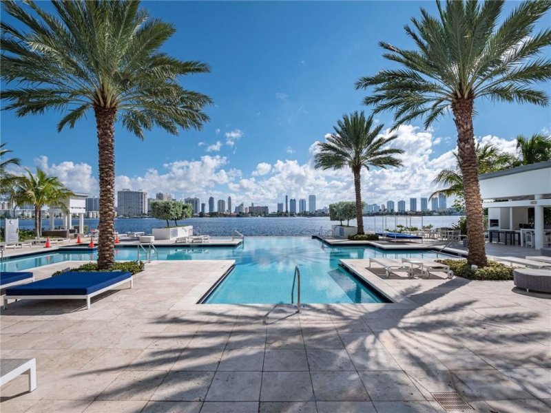 Condo for sale at Marina Palms Yacht Club 2105 + 1 BOA