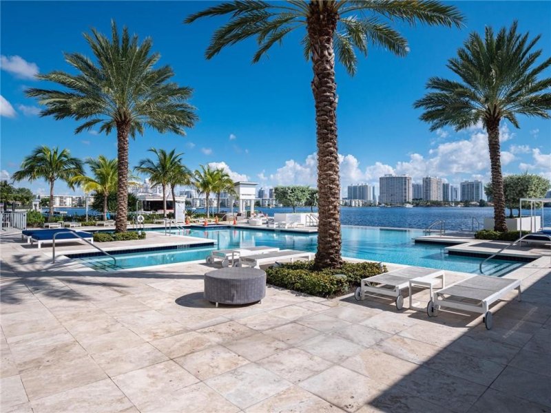 Condo for sale at Marina Palms Yacht Club 2105 + 1 BOA