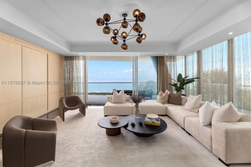 Condo for sale at FENDI Chateau Residences 406