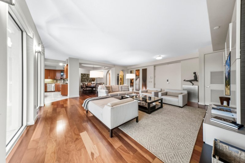 Condo for sale at Place Des Arts 10