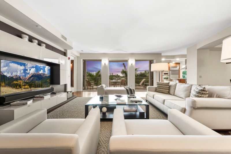 Condo for sale at Place Des Arts 10