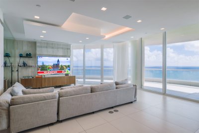 Comprar apartamento no Turnberry Ocean Colony 3204