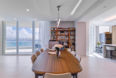 Comprar apartamento no Turnberry Ocean Colony 3204