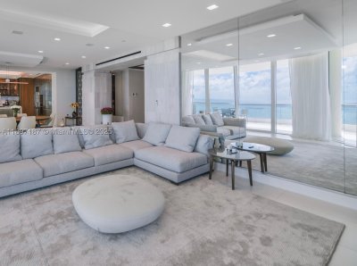 Comprar apartamento no Turnberry Ocean Colony 3204
