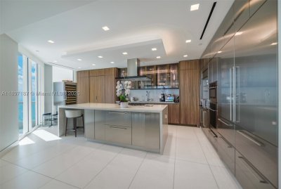 Comprar apartamento no Turnberry Ocean Colony 3204