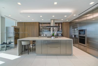 Comprar apartamento no Turnberry Ocean Colony 3204