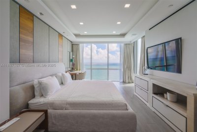 Comprar apartamento no Turnberry Ocean Colony 3204