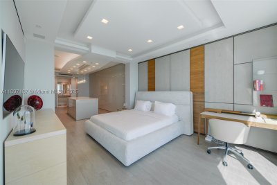 Comprar apartamento no Turnberry Ocean Colony 3204