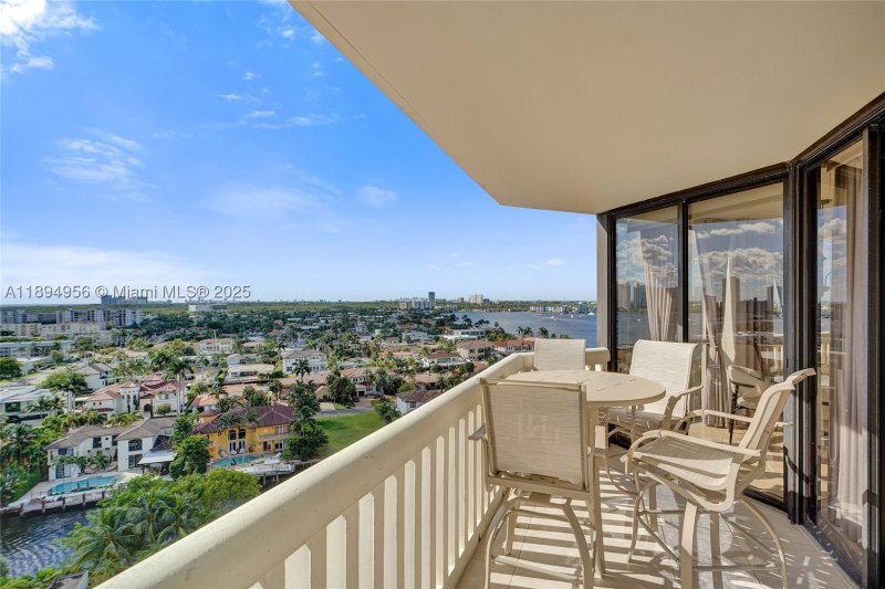 Comprar apartamento en 1000 Williams Island 1403