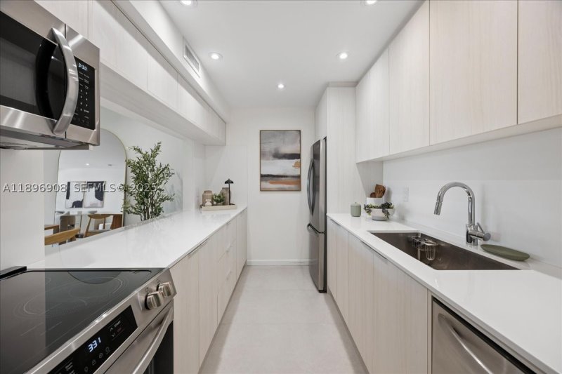 Condo for sale at Commodore Club West 302