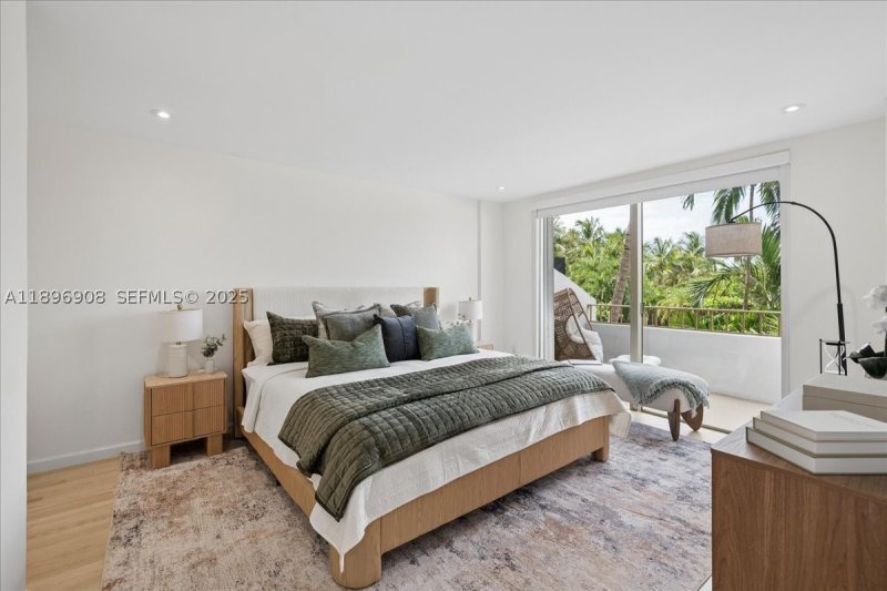 Condo for sale at Commodore Club West 302