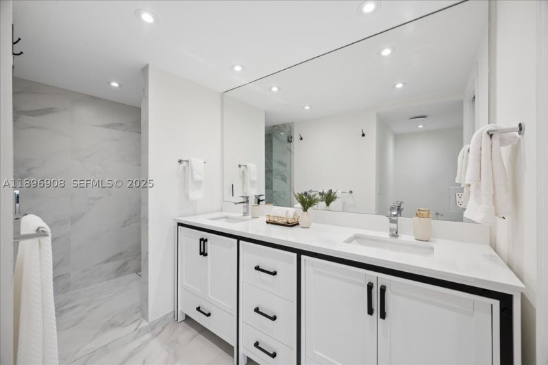 Condo for sale at Commodore Club West 302