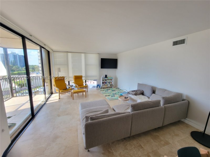 Condo for sale at Coronado I 539