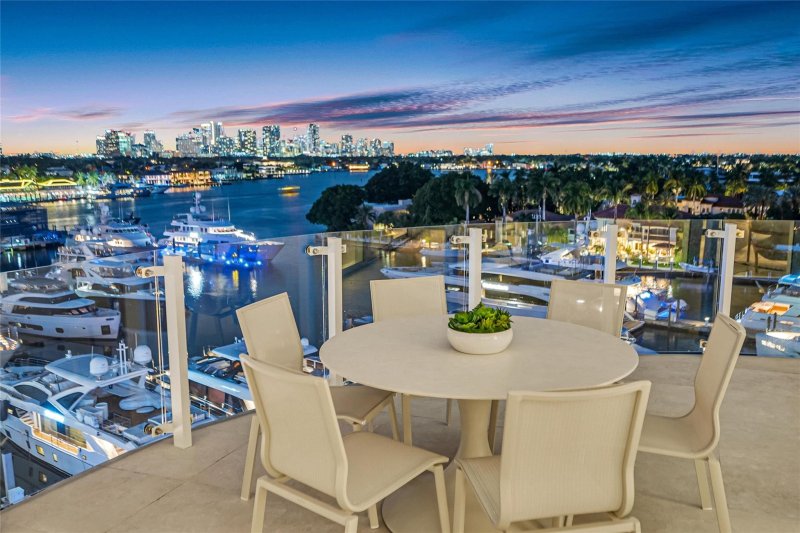 Condo for sale at Pier Sixty-Six Residences Azul 601