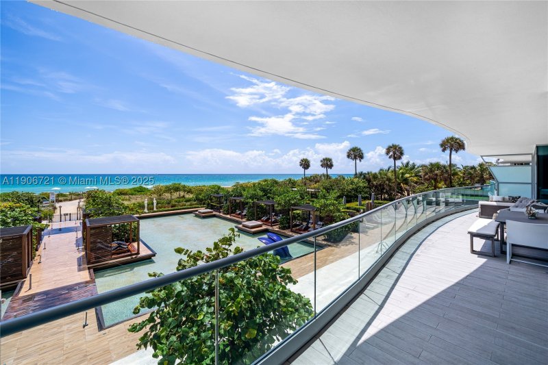 Condo for sale at FENDI Chateau Residences 205
