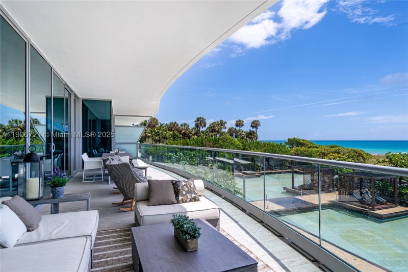 Condo for sale at FENDI Chateau Residences 205