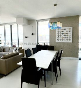 Comprar apartamento no Axis on Brickell South Tower 4012-S