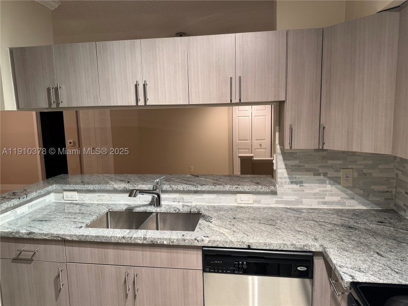 Comprar apartamento en Porto Bellagio 2102