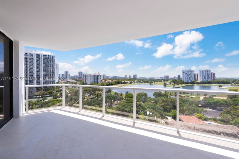 Condo for sale at Hamptons West 1009