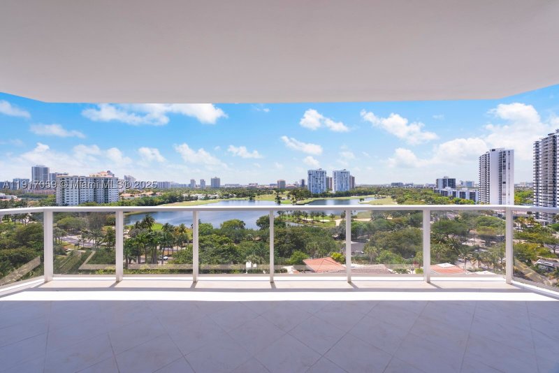 Condo for sale at Hamptons West 1009