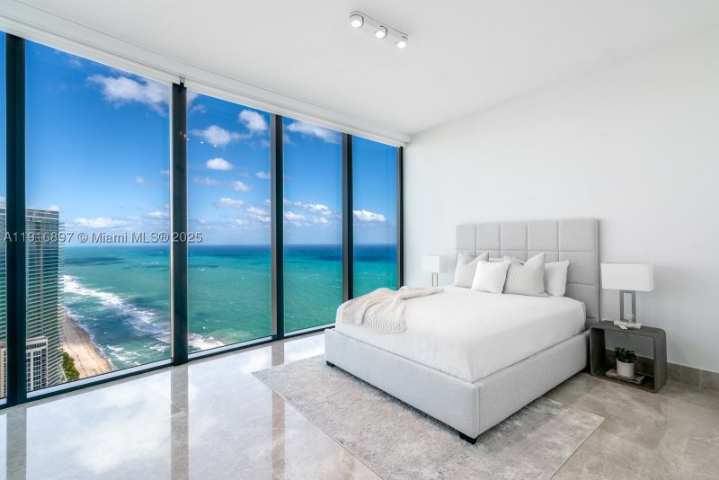 Condo for sale at Porsche Design Tower 5105