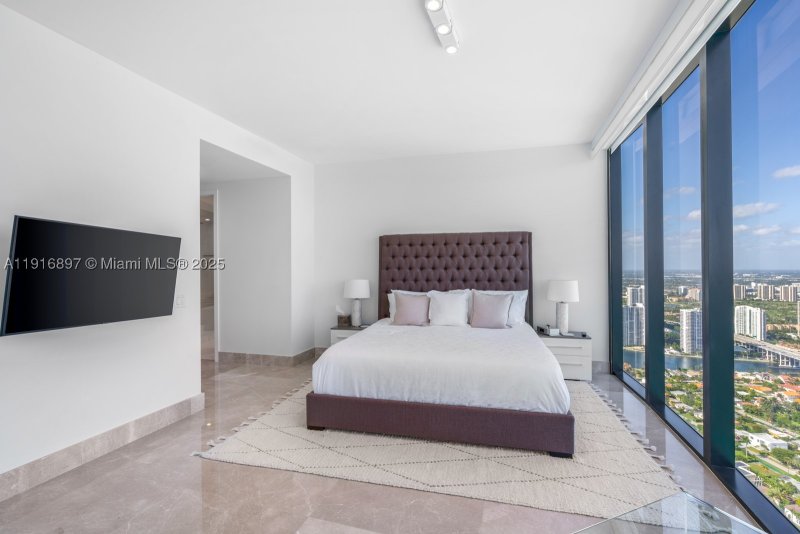 Condo for sale at Porsche Design Tower 5105