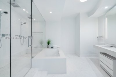 Comprar apartamento no Porsche Design Tower 5105