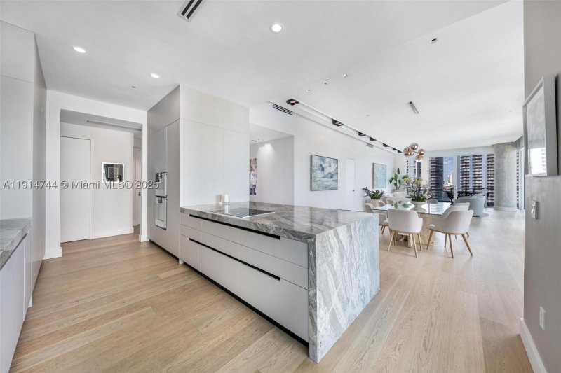 Condo for sale at Asia on Brickell 1403
