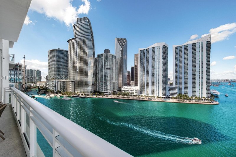 Condo for sale at Asia on Brickell 1403