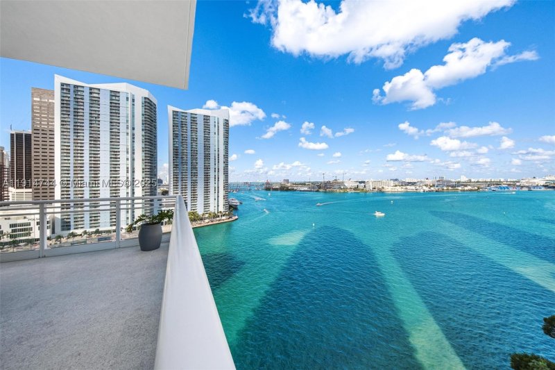 Condo for sale at Asia on Brickell 1403