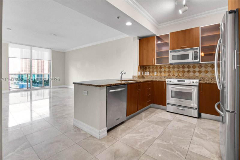 Comprar apartamento en Ocean Marine Yacht Club 1410