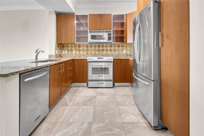 Comprar apartamento en Ocean Marine Yacht Club 1410