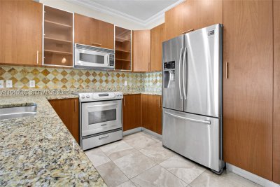 Comprar apartamento en Ocean Marine Yacht Club 1410