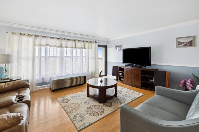 Condo for sale at The Tower at Port Royale 1208